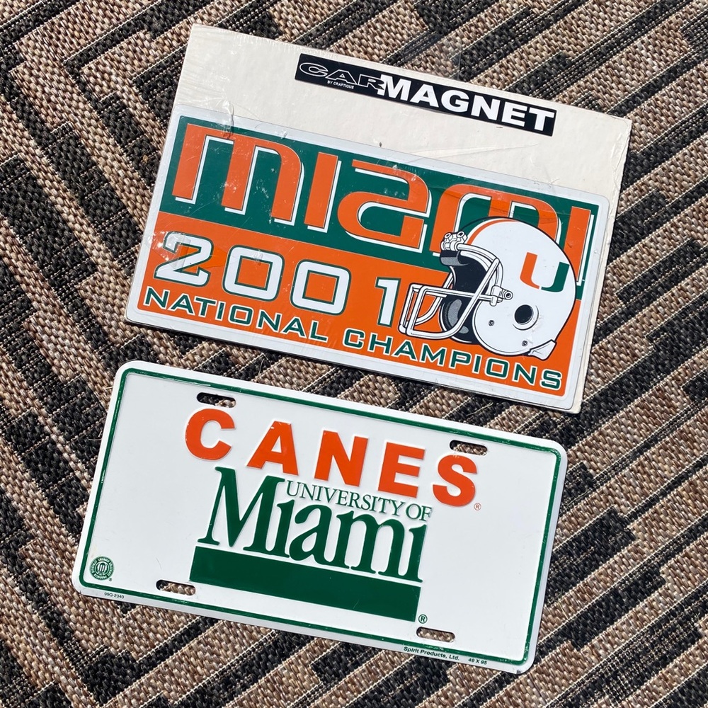 VINTAGE UNIVERSITY OF MIAMI MAGNET/PLATE